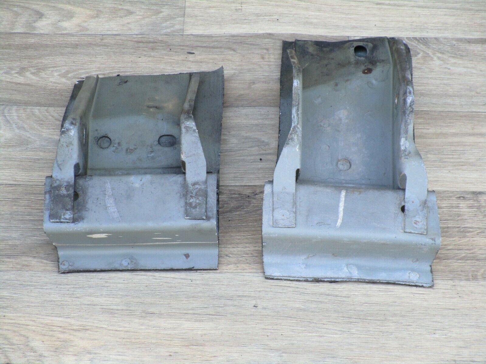 94-98 MUSTANG 5 SPEED CROSS MEMBER METAL BRACKETS UNDER CAR OEM GT 95 BLACK - Fresh Stock Dated December 2025