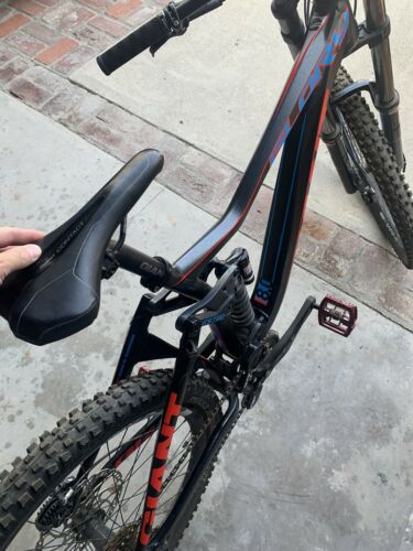 Giant Glory Downhill Bike Mint Condition. Nvr Ridden On Trails or Downhill - Fresh Stock Dated December 2025