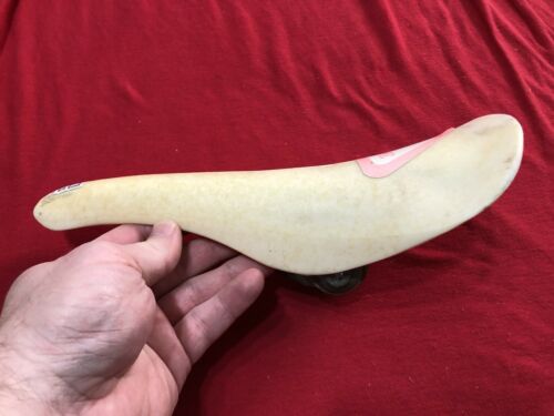 ORIGINAL 80s WHITE KASHIMAX AERO SEAT WITH STAMPED GUTS OLD SCHOOL BMX - Fresh Stock Dated December 2025