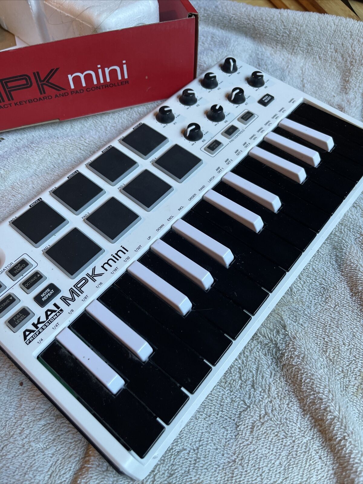 Akai Professional MPKMINIWHITE MKII Compact Keyboard and Pad Controller - White - Fresh Stock Dated December 2025