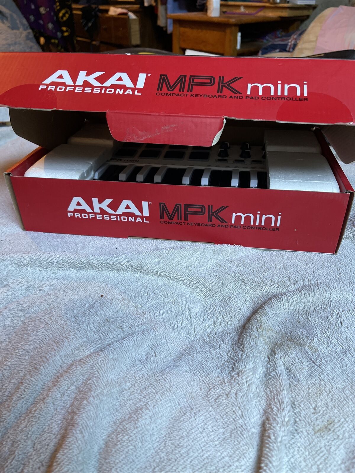 Akai Professional MPKMINIWHITE MKII Compact Keyboard and Pad Controller - White - Fresh Stock Dated December 2025
