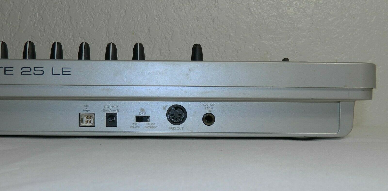 NOVATION ReMOTE 25 LE  MIDI & USB Keyboard Controller Touchpad & Joystick  LOOK! - Fresh Stock Dated December 2025