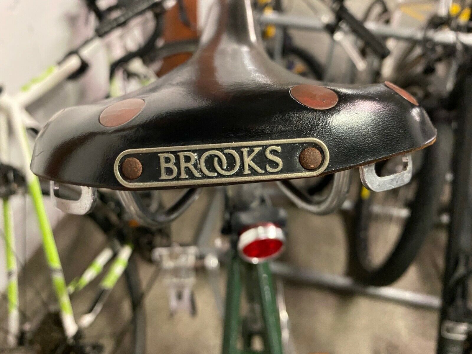 pashley Speed 5 bicycle - Perfect condition - Rarely used - Includes wood stand - Fresh Stock Dated December 2025