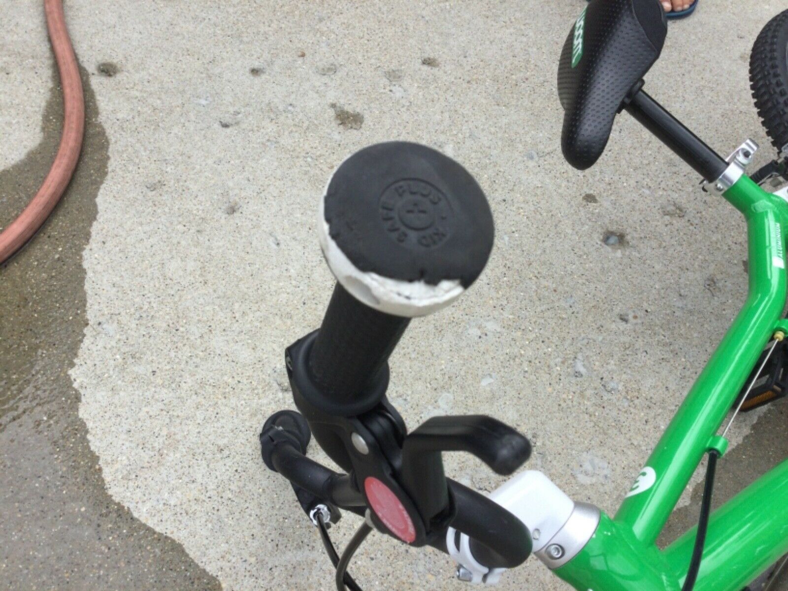 Woom 3 bike (green) Excellent condition. 16” freewheel - Fresh Stock Dated December 2025