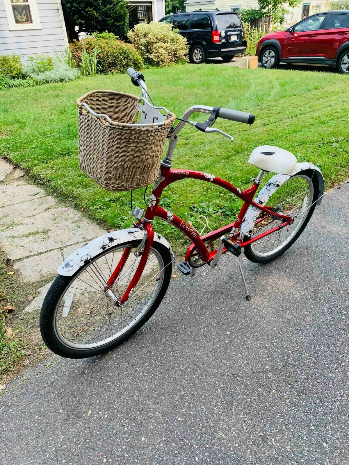 Electra Townie 3 bicycle, Hawaiian print themed with splash fenders and basket - Fresh Stock Dated December 2025