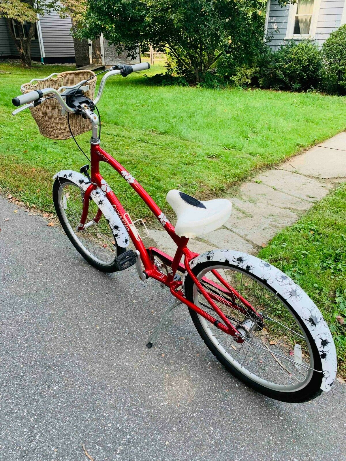 Electra Townie 3 bicycle, Hawaiian print themed with splash fenders and basket - Fresh Stock Dated December 2025