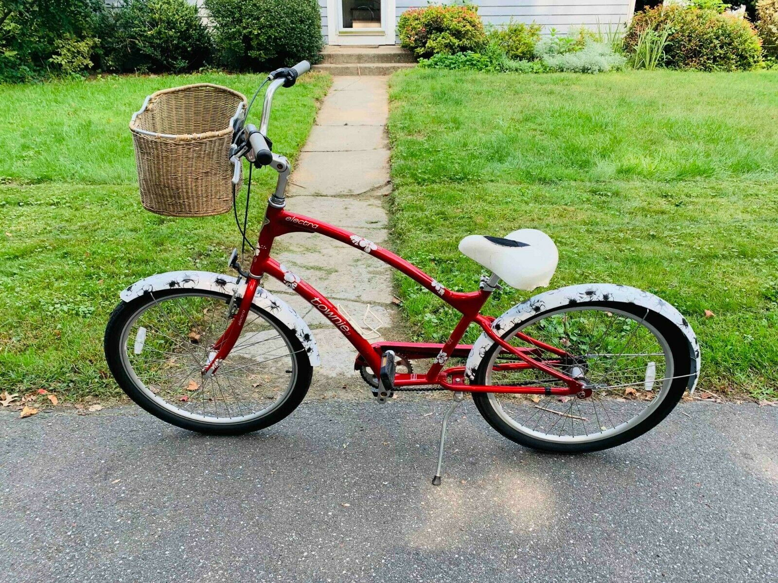 Electra Townie 3 bicycle, Hawaiian print themed with splash fenders and basket - Fresh Stock Dated December 2025