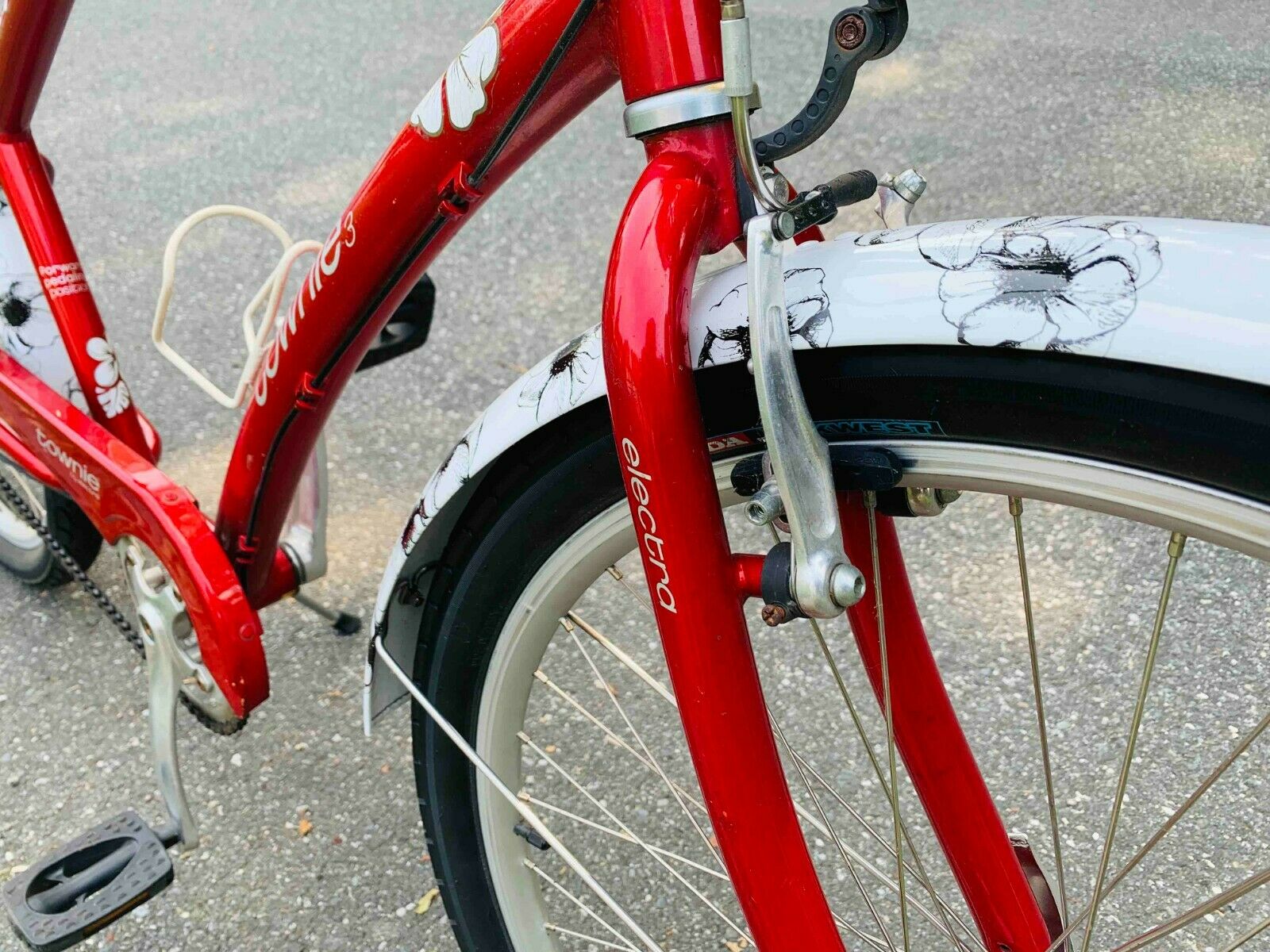 Electra Townie 3 bicycle, Hawaiian print themed with splash fenders and basket - Fresh Stock Dated December 2025