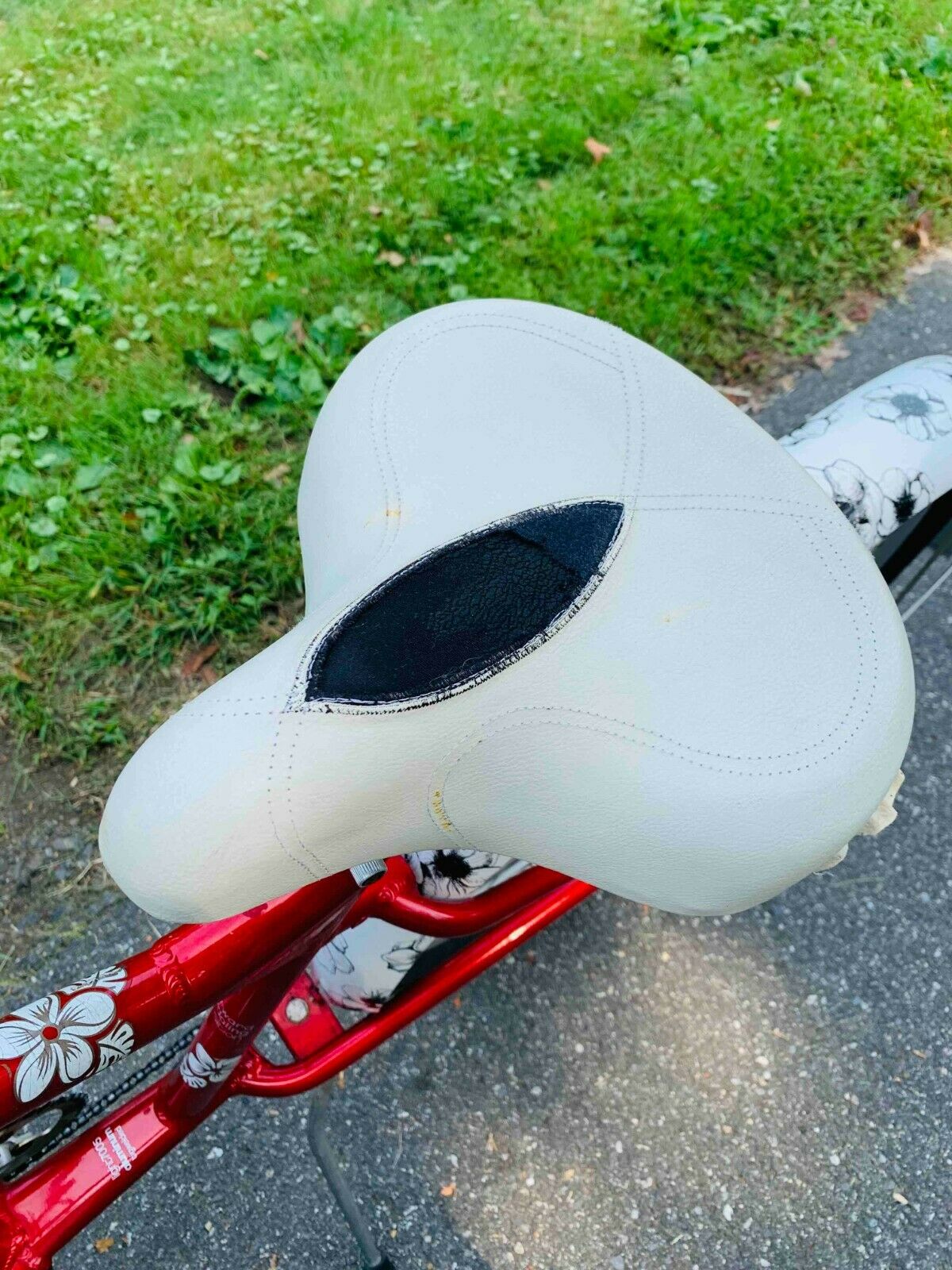 Electra Townie 3 bicycle, Hawaiian print themed with splash fenders and basket - Fresh Stock Dated December 2025