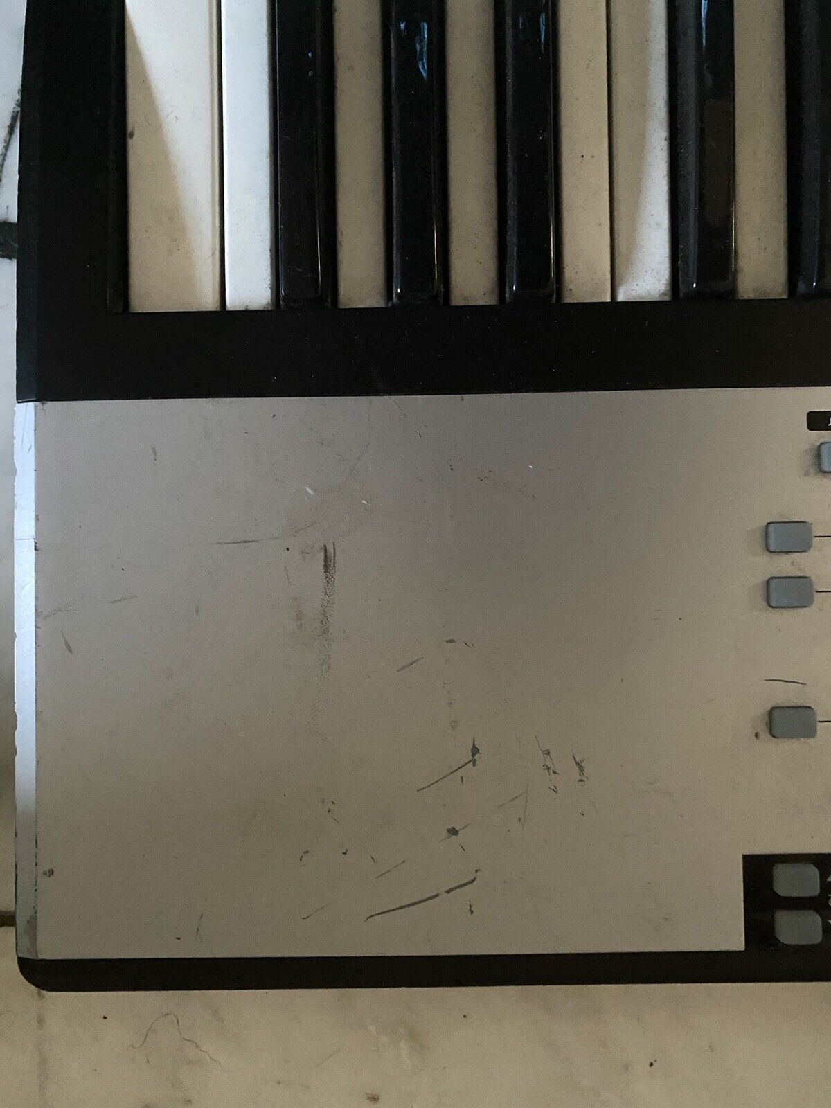 NOVATION 49SL MKii 49 NOTE MIDI Controller Powers On Otherwise Untested - Fresh Stock Dated December 2025