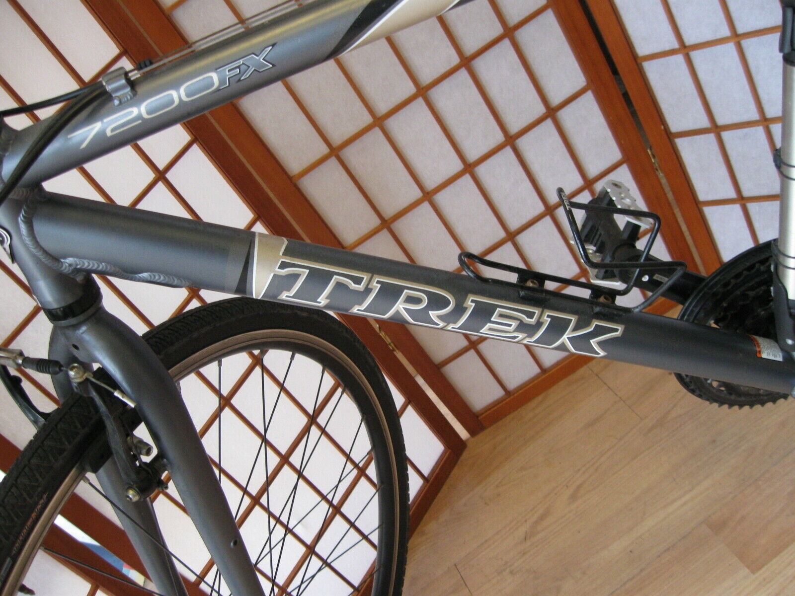 TREK 7200 FX Aluminum 8 Speed Matte Black 20