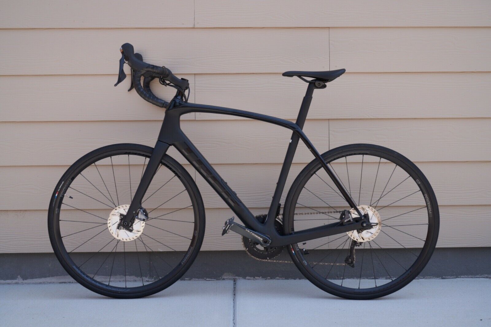 Trek Domane SL6 2021 - Fresh Stock Dated December 2025