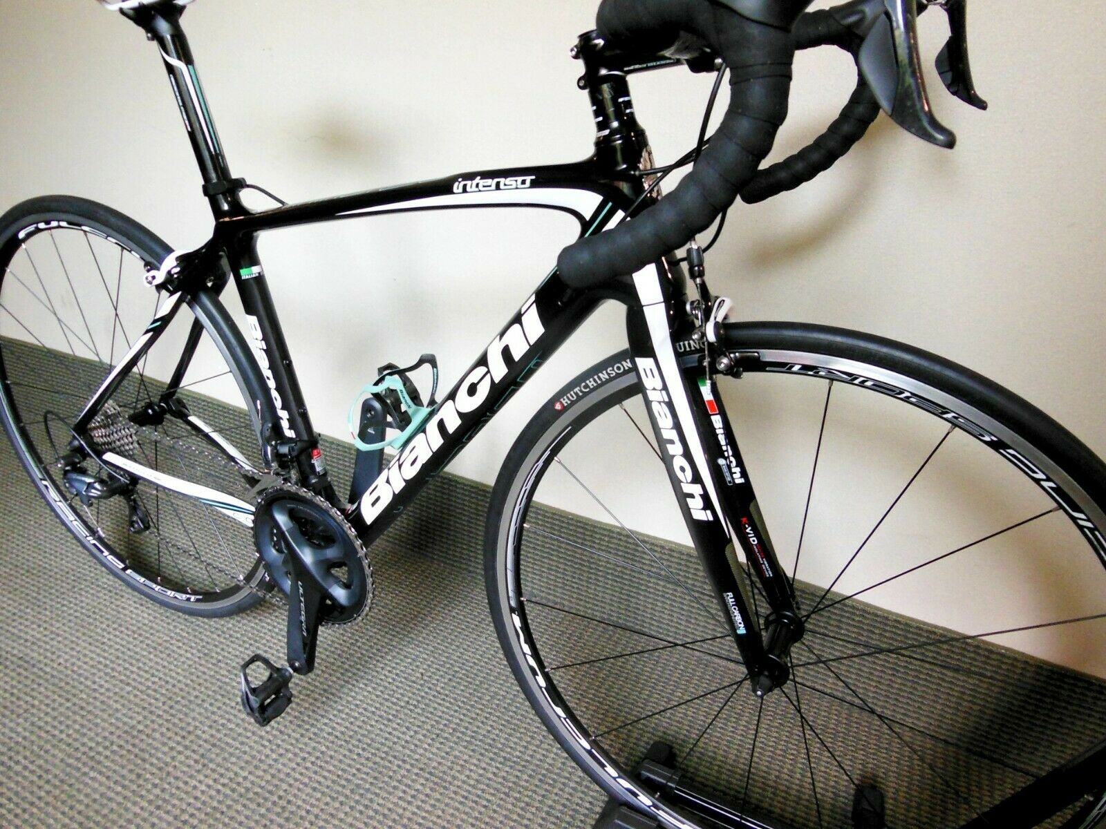 BIANCHI INTENSO BIKE CARBON FIBER MEDIUM FOR RIDERS UP TO 5' 8 FEET HIGH - Fresh Stock Dated December 2025