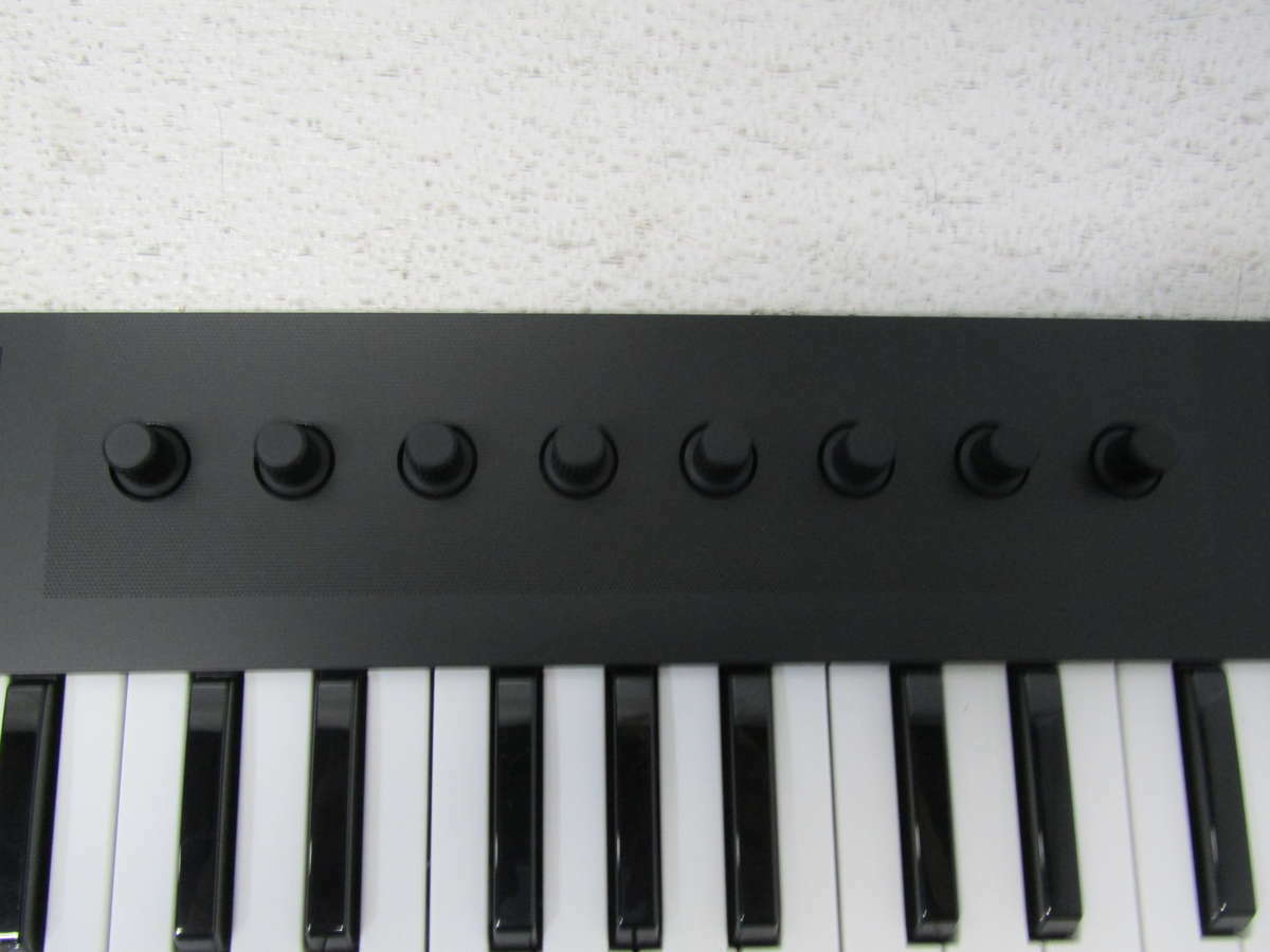 Native Instruments Komplete Kontrol M32 Micro Keyboard Controller - Fresh Stock Dated December 2025