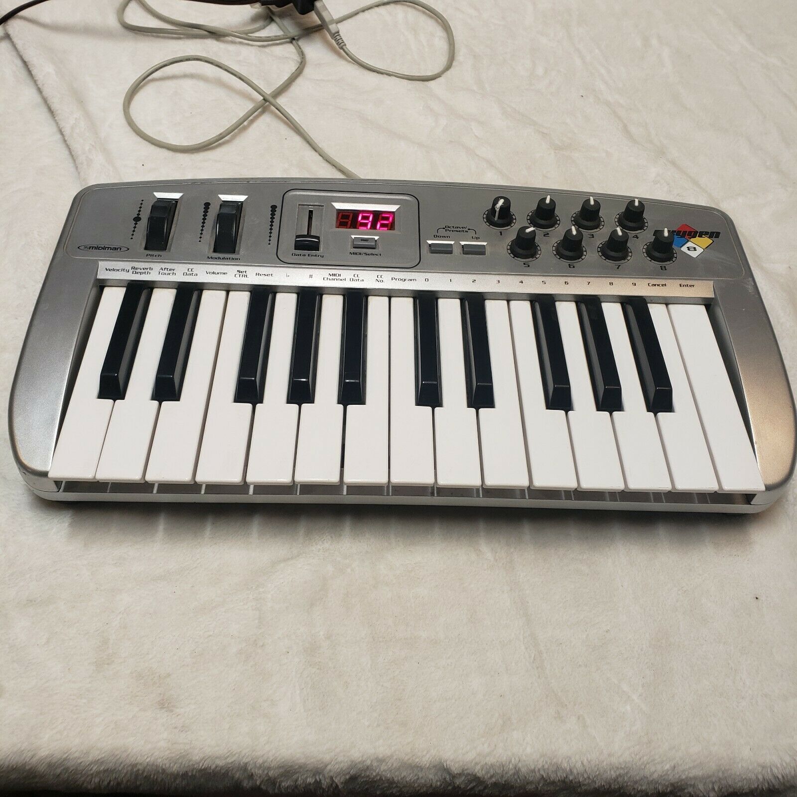 M-Audio Midiman Oxygen 8 MIDI USB Keyboard Controller DJ AUDIO EQUIPMENT - Fresh Stock Dated December 2025