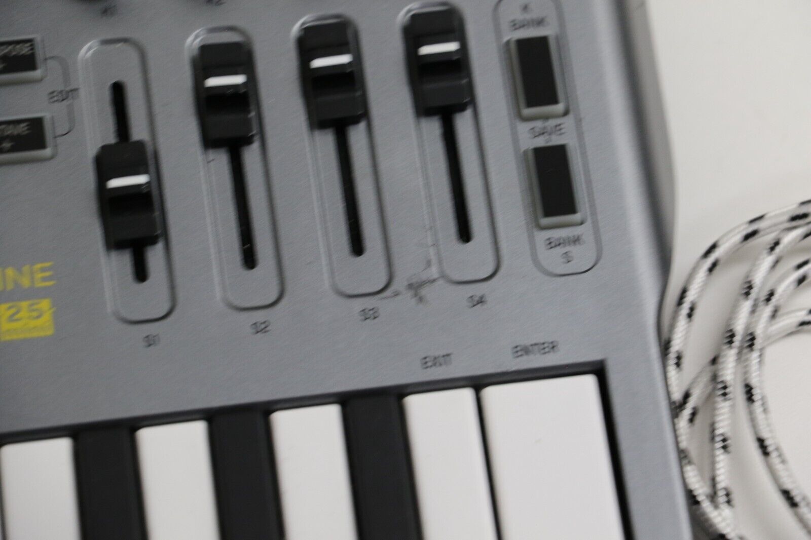 Donner Spaceline DMK25 25-Key USB Portable MIDI Keyboard Controller - Fresh Stock Dated December 2025