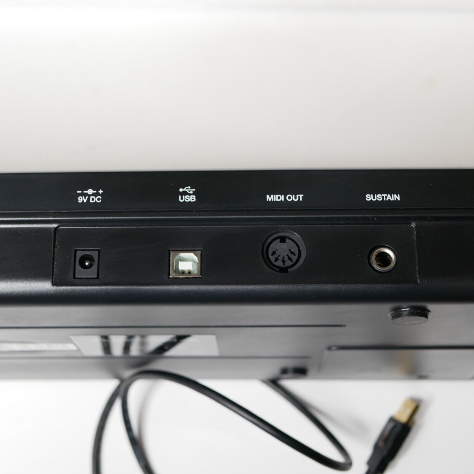 Alesis Q25 USB MIDI 25 Key Keyboard Controller Full Sized Keys - Fresh Stock Dated December 2025