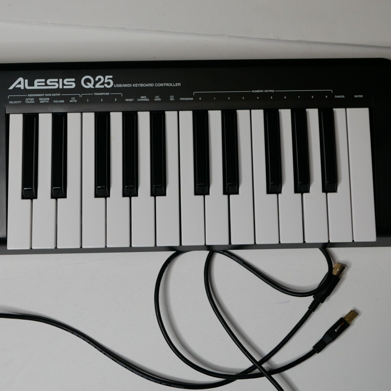 Alesis Q25 USB MIDI 25 Key Keyboard Controller Full Sized Keys - Fresh Stock Dated December 2025