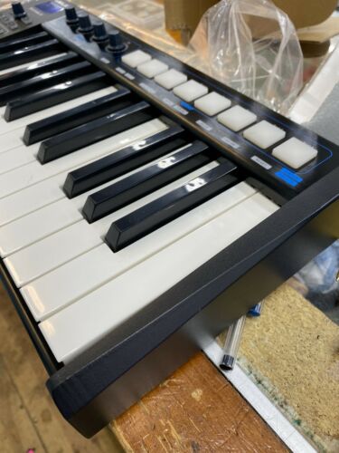 Worlde Blue Whale 25 Portable USB Midi Controller Keyboard 25 Semi weighted - Fresh Stock Dated December 2025