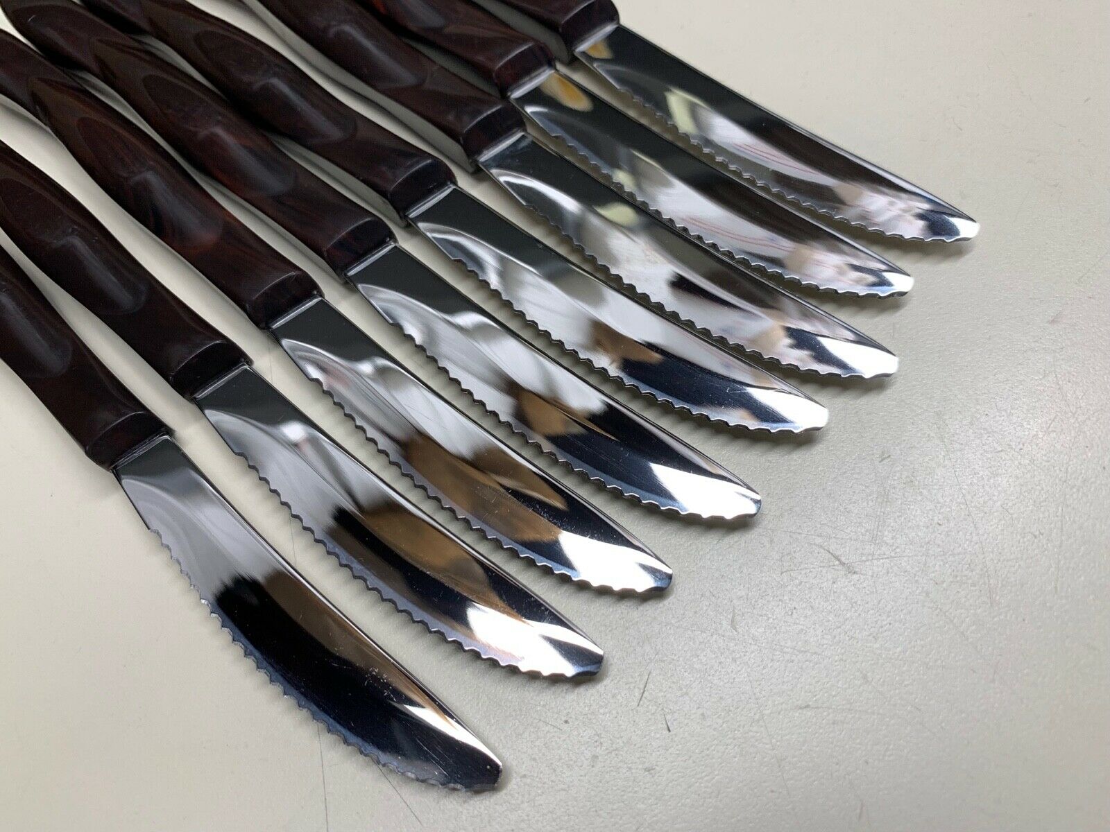 (8) CUTCO CLASSIC HANDLE TABLE KNIVES 1759 USA **VERY NICE CONDITION** - Fresh Stock Dated January 2026