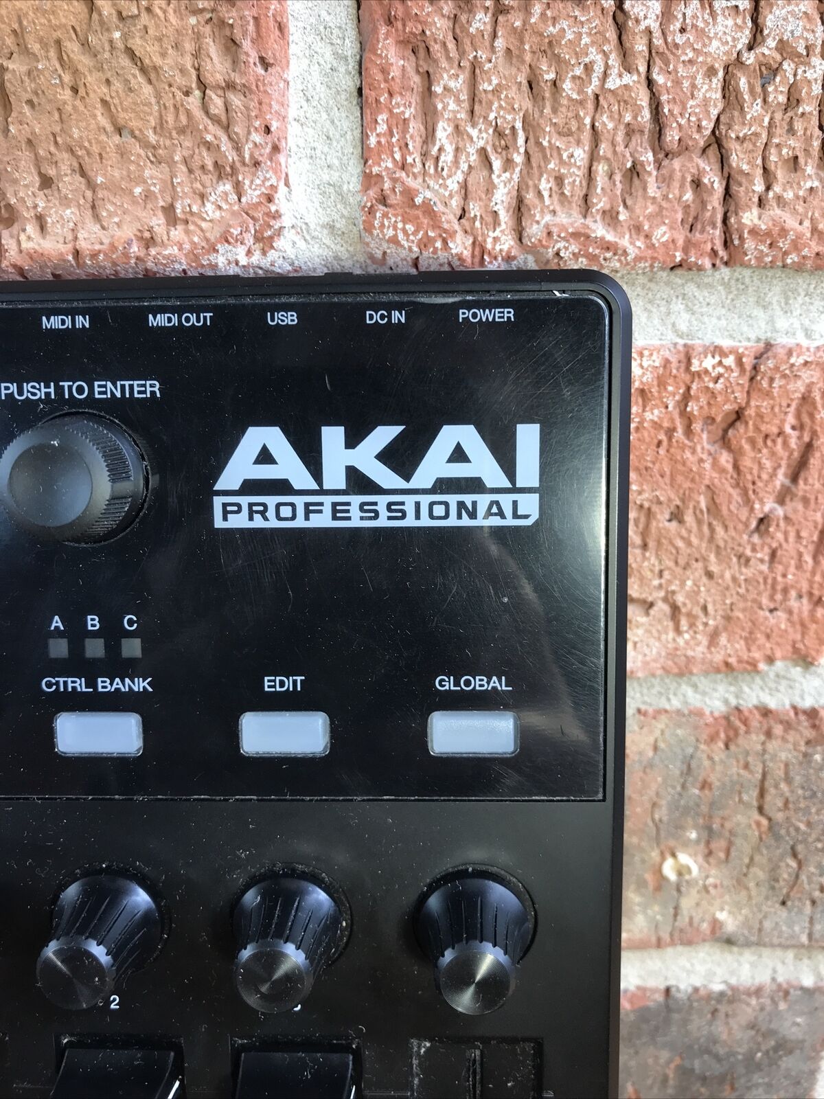 Akai professional mpd226 - Fresh Stock Dated December 2025