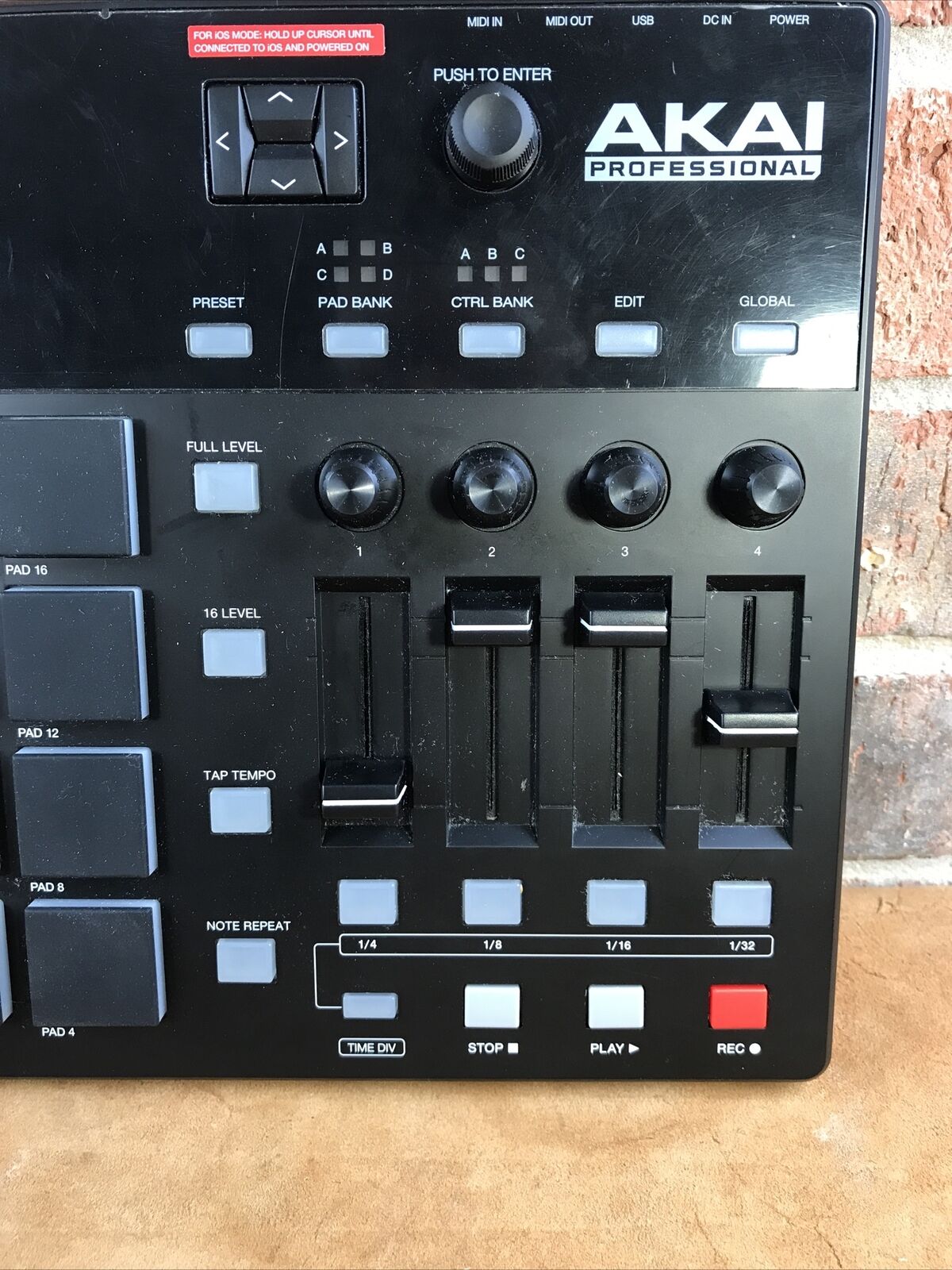 Akai professional mpd226 - Fresh Stock Dated December 2025
