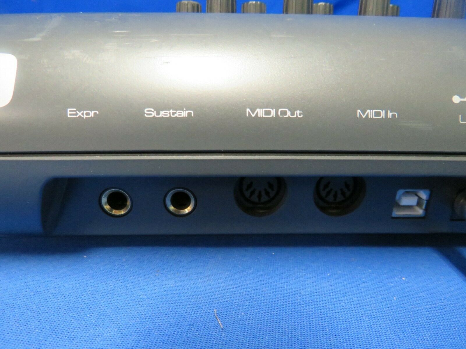 M-Audio Axiom 25 Advanced USB MIDI Controller w/9V power supply - Fresh Stock Dated December 2025