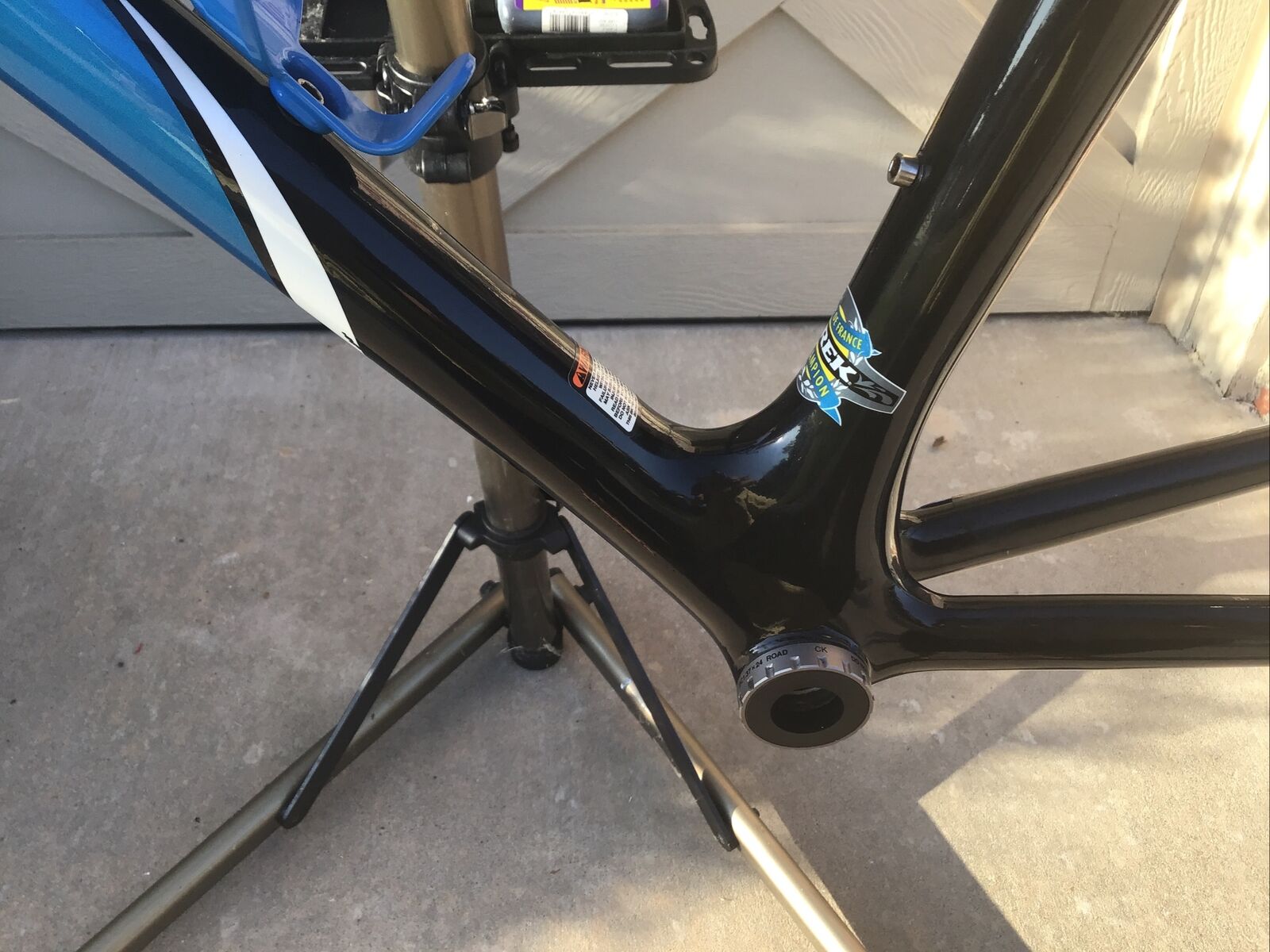 2007 Trek Madone 5.2 58cm Carbon Fiber Frame Set - Awesome Condition - Fresh Stock Dated December 2025