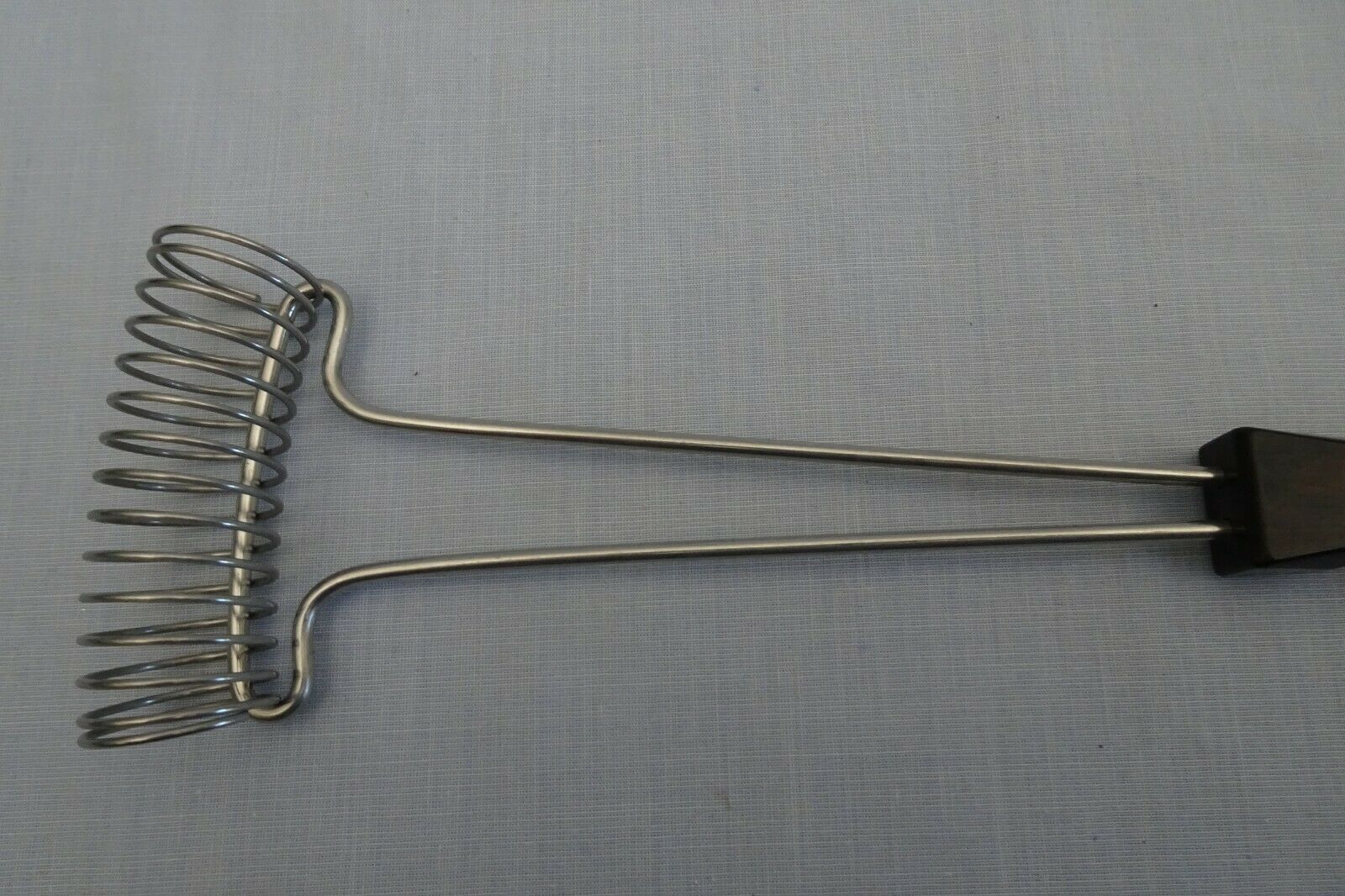 Cutco 1714 Coiled Wire Mix Stir Whisk Brown Swirl Handle - Fresh Stock Dated February 2026