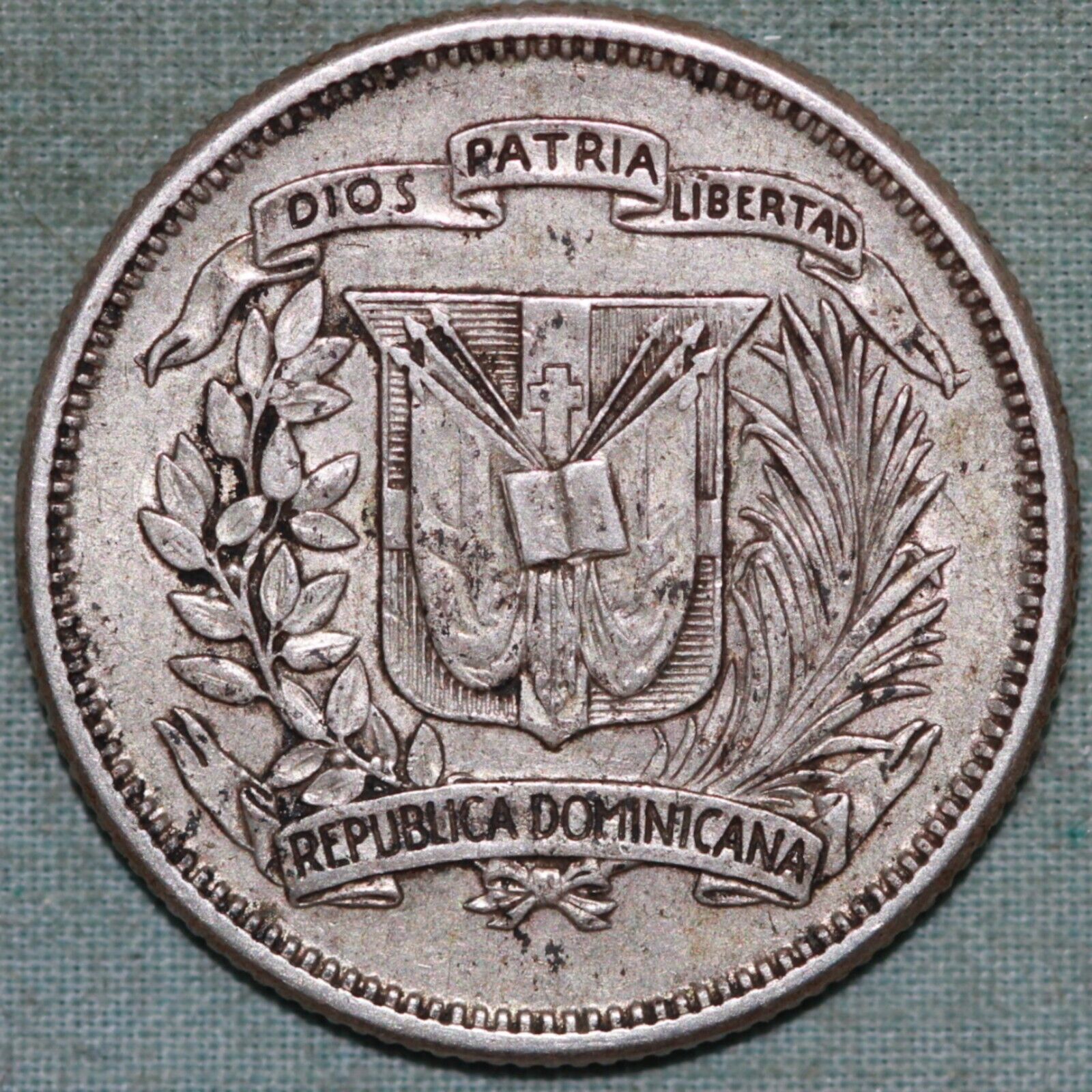 Dominican Republic 1947 ~ .900 Silver ~ 25 Centavos ~ XF ~93 ¢ Tracked shipping - Fresh Stock Dated December 2025