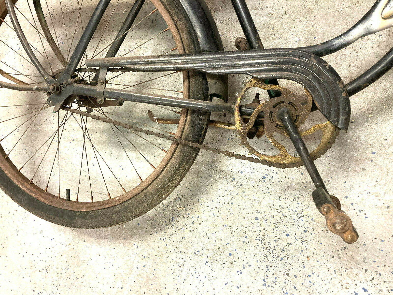 Western Flyer skip-tooth step thru bike with fenders and rack - Fresh Stock Dated January 2026