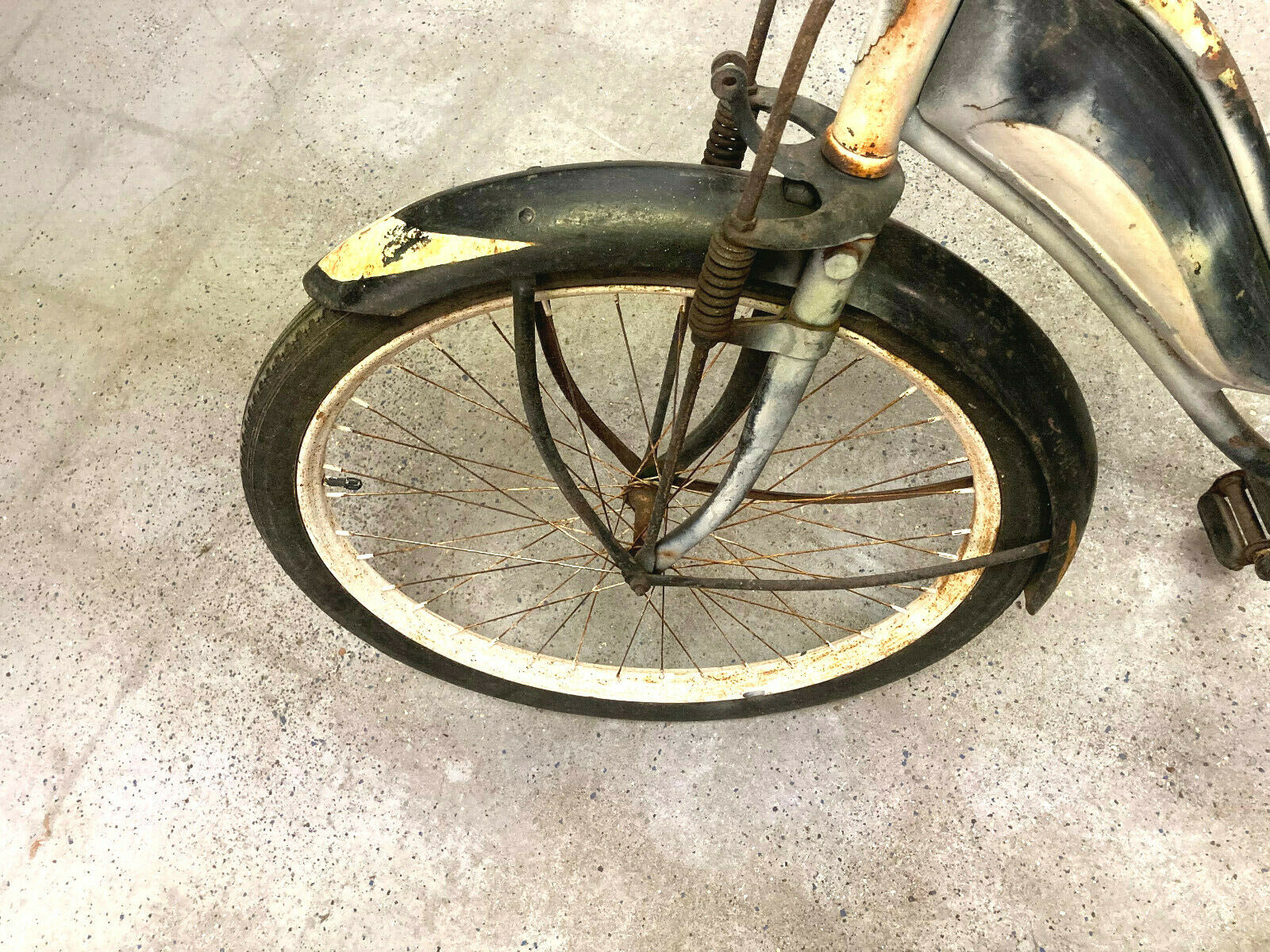 Western Flyer skip-tooth step thru bike with fenders and rack - Fresh Stock Dated January 2026