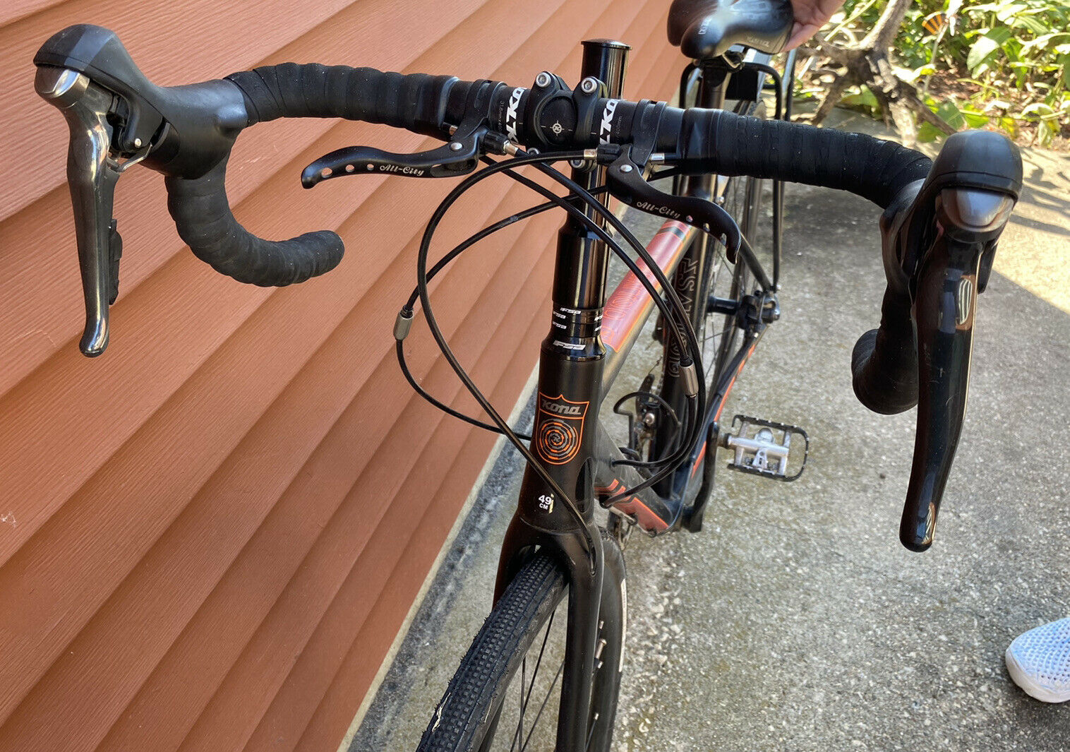 Kona Esatto D unisex Cyclo-cross Bicycle - Fresh Stock Dated December 2025