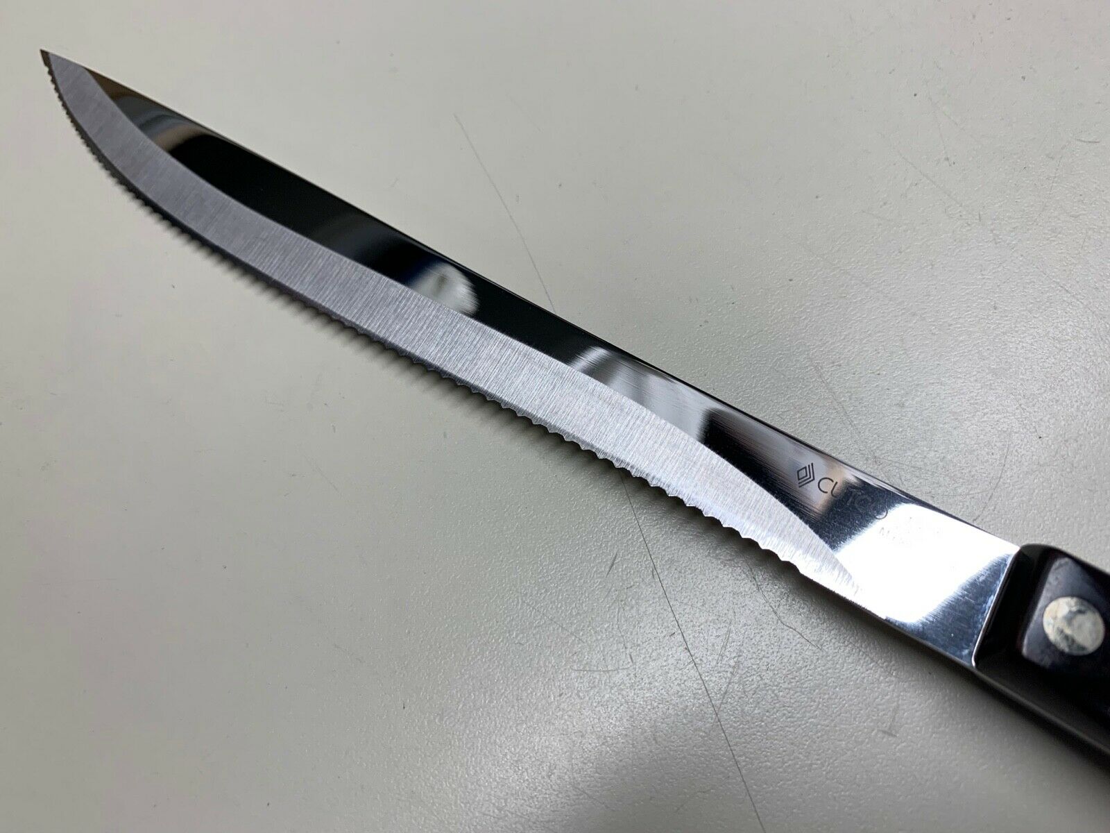 CUTCO CLASSIC HANDLE CARVER KNIFE 1723 USA **VERY NICE CONDITION** - Fresh Stock Dated January 2026