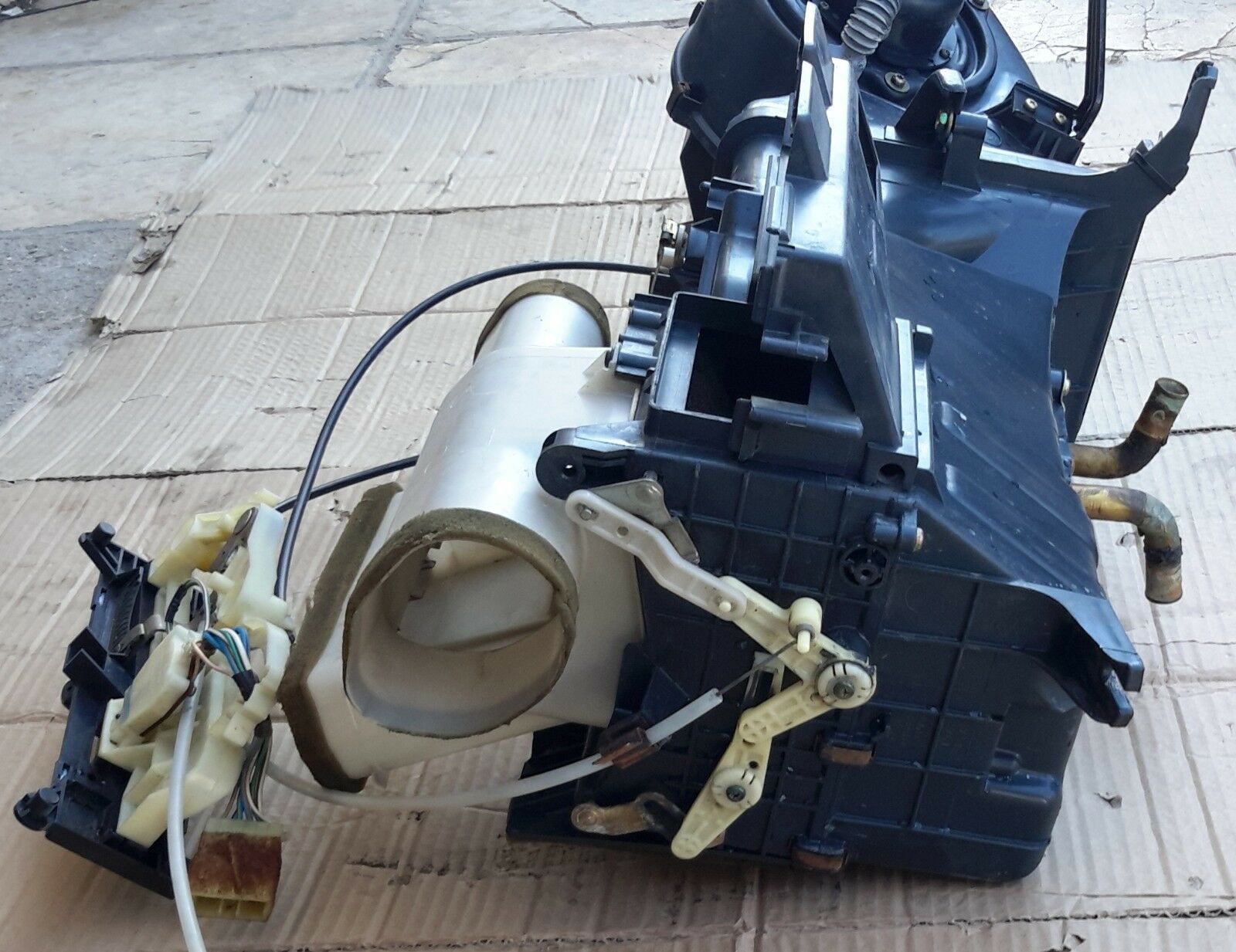 Toyota Tercel AL25 4WD Model 1982 88 3A 1,5cc complete heater - Fresh Stock Dated December 2025