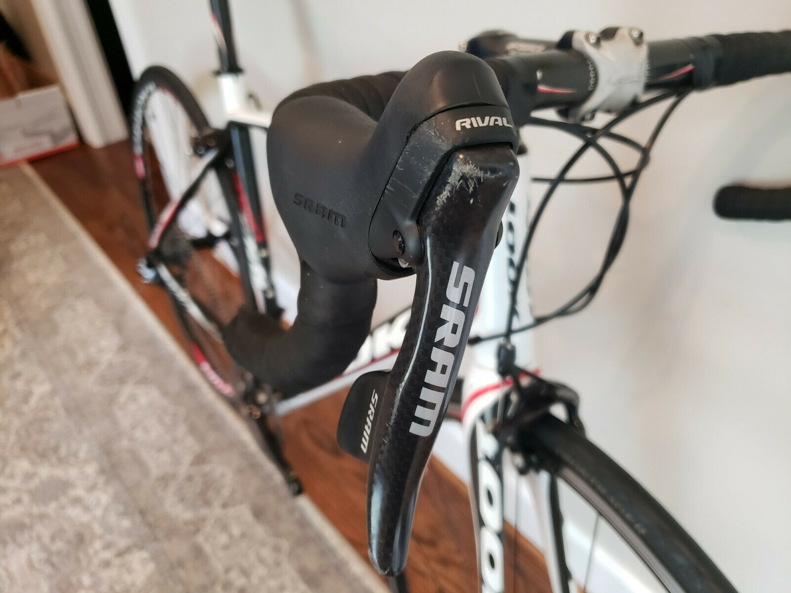 Look 566 Full Carbon Road Bike Medium M 55cm Sram Rival Fulcrum Wheelset White - Fresh Stock Dated December 2025