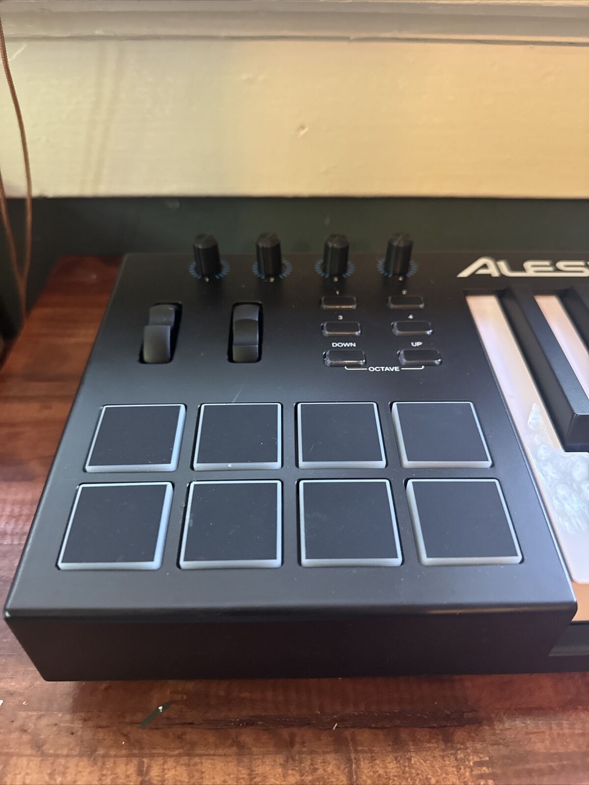 LIGHTLY USED Alesis V25 25-Key USB MIDI Keyboard Controller w/Backlit Pads, Cord - Fresh Stock Dated December 2025
