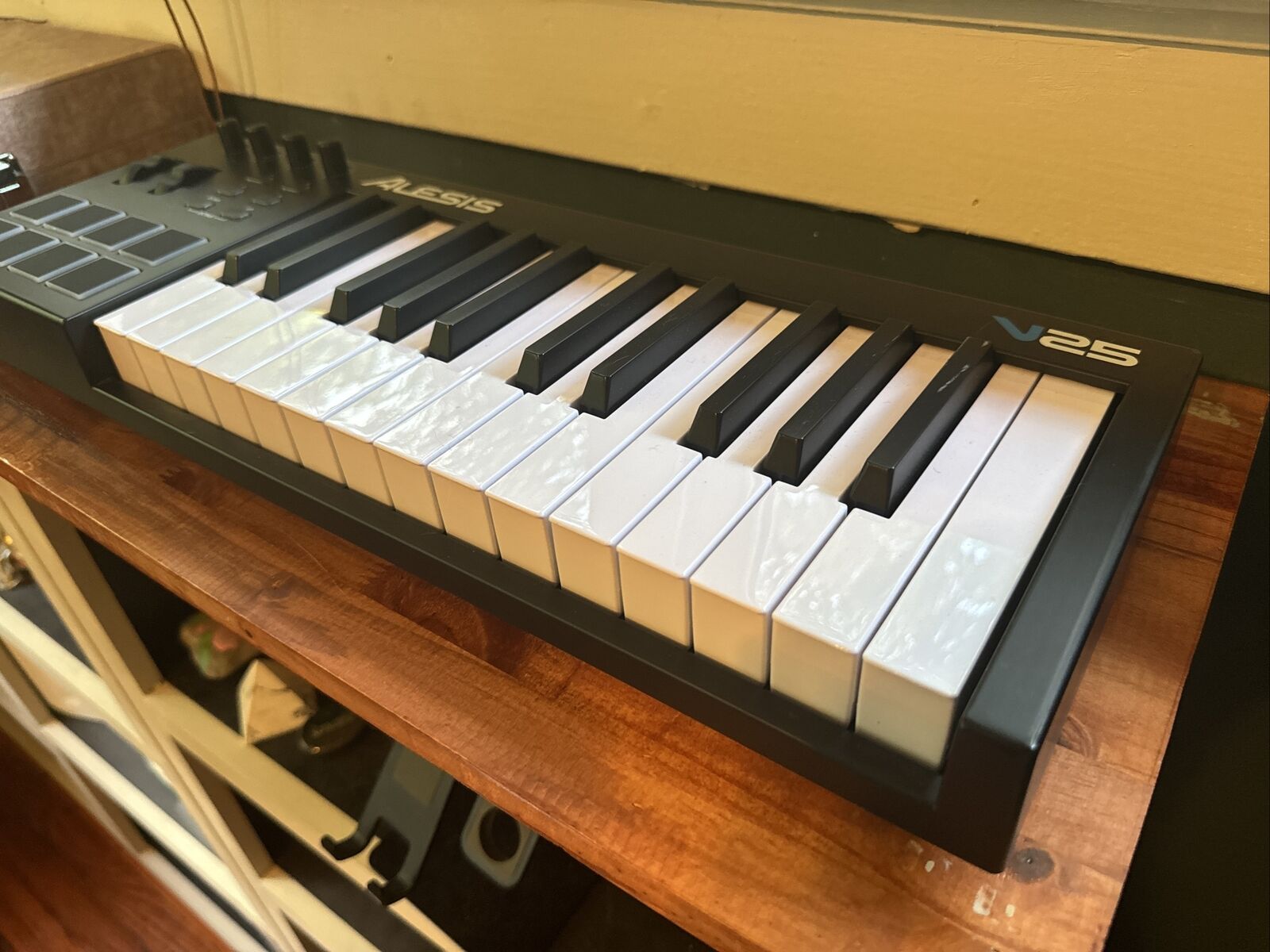 LIGHTLY USED Alesis V25 25-Key USB MIDI Keyboard Controller w/Backlit Pads, Cord - Fresh Stock Dated December 2025