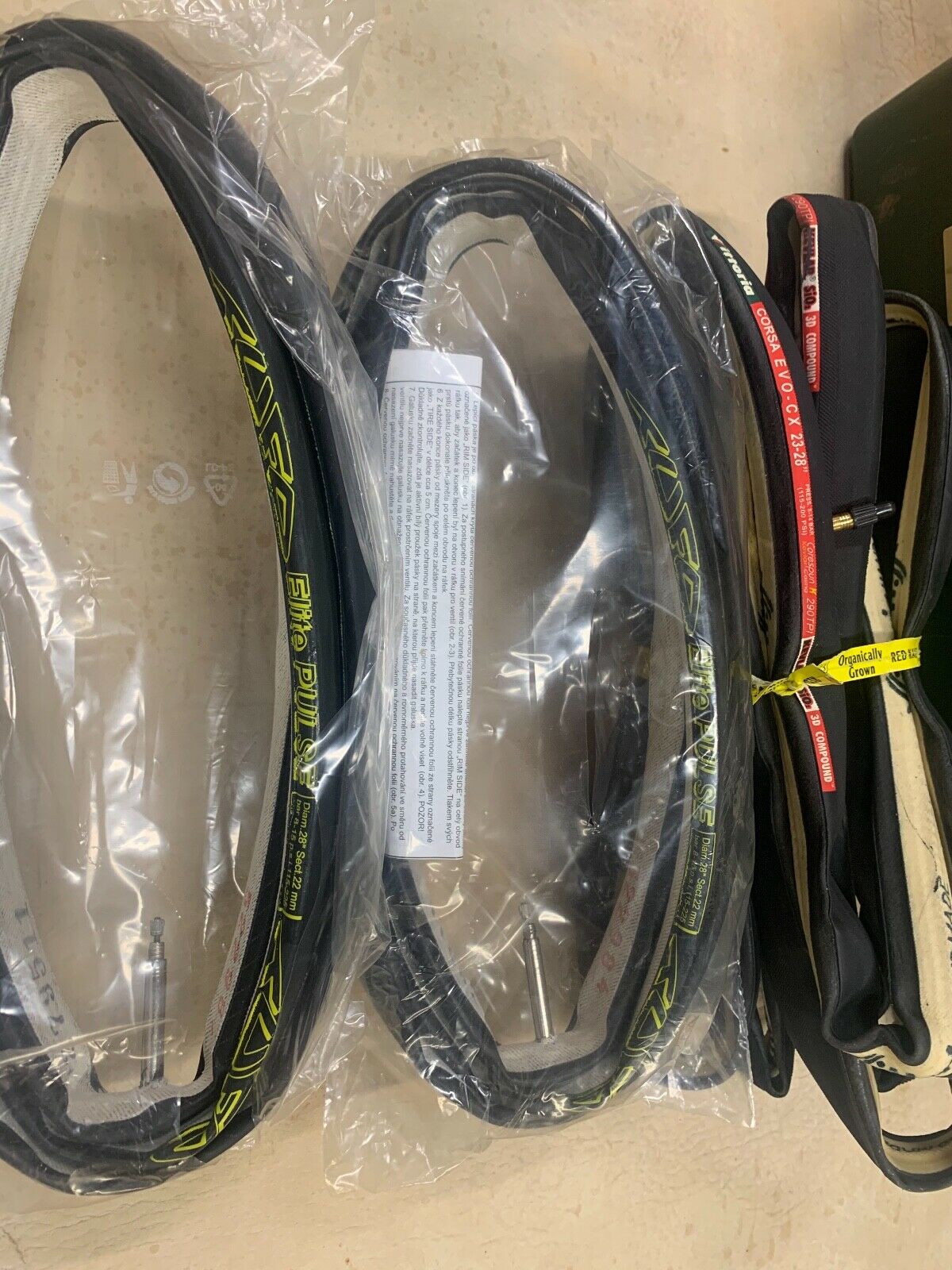 Look 586 Excellent Condition. Full Carbon, Zipp Carbon Wheels. - Fresh Stock Dated January 2026