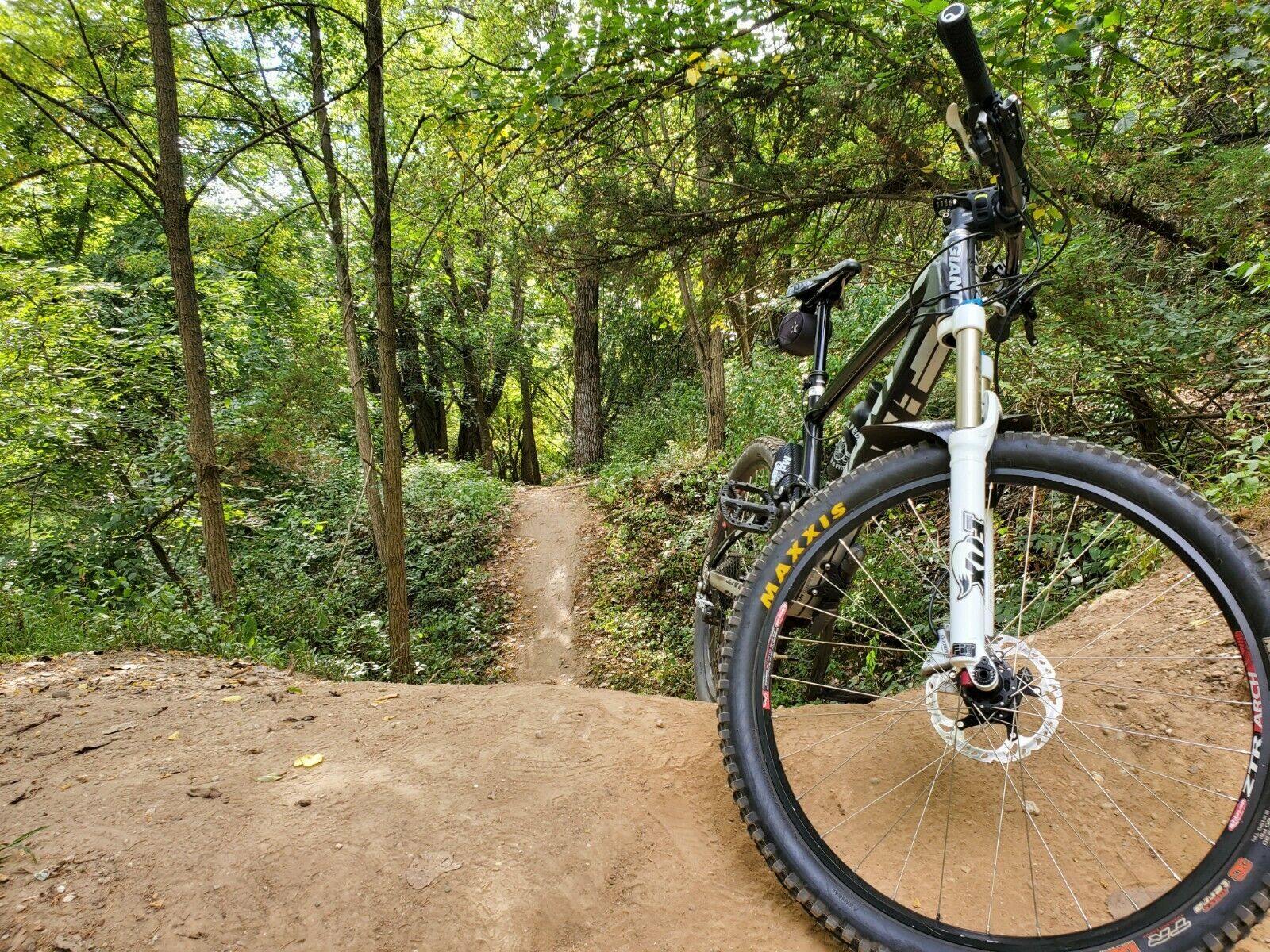 Giant Anthem X Advanced SL  2011 carbon Fox full suspension Medium frame - Fresh Stock Dated December 2025