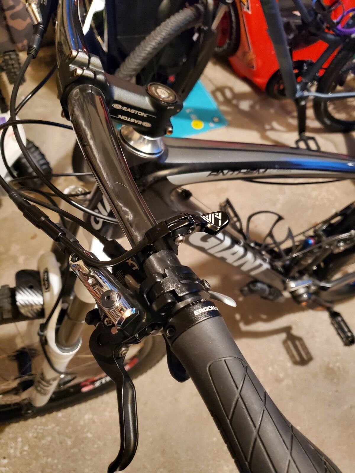 Giant Anthem X Advanced SL  2011 carbon Fox full suspension Medium frame - Fresh Stock Dated December 2025