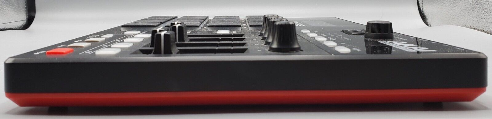 AKAI MPD 226 MINI PAD CONTROLLER WITH 16 MPC PADS . ABLETON LIVE LITE *Works* - Fresh Stock Dated December 2025