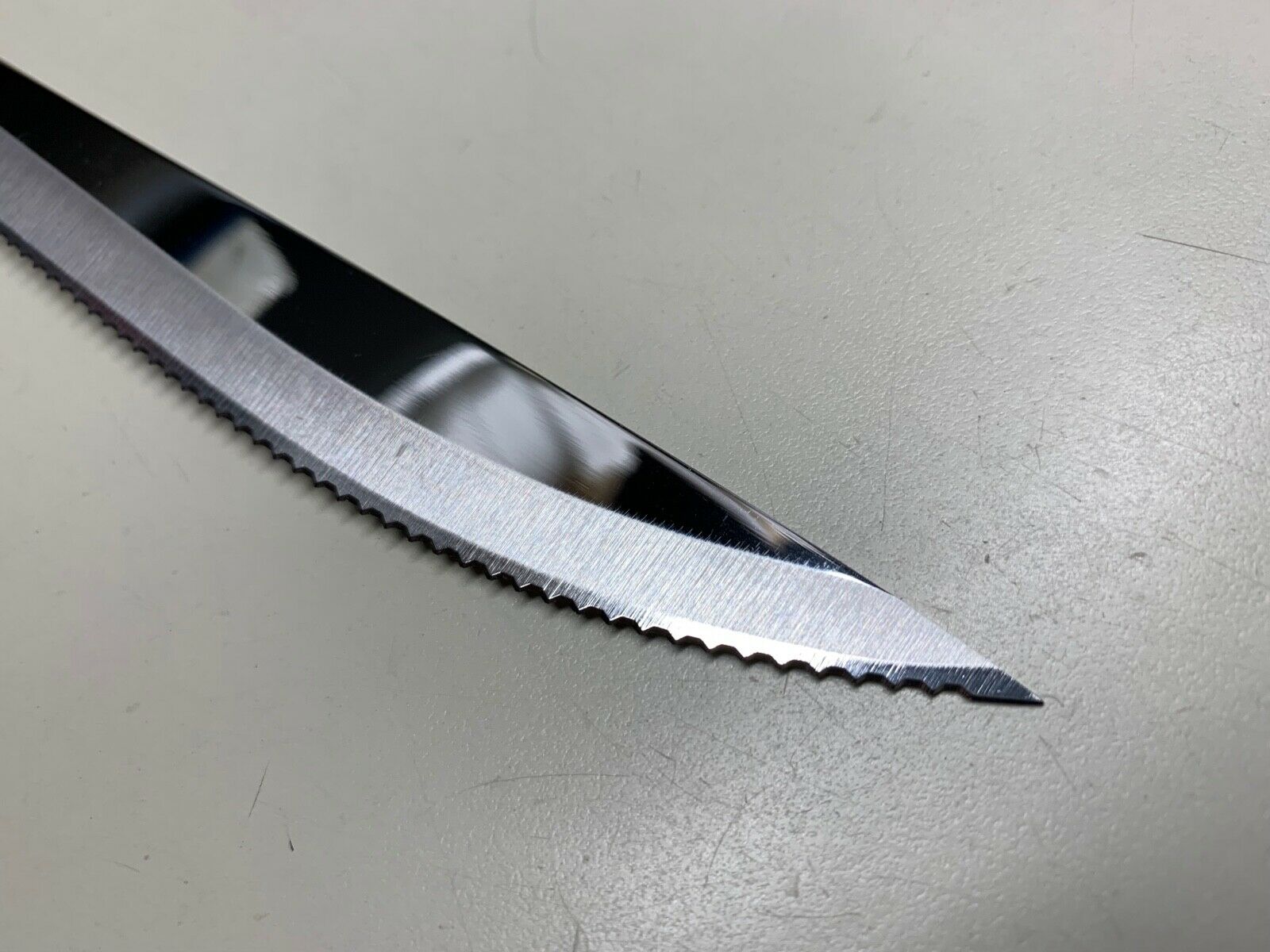 CUTCO CLASSIC HANDLE CARVER KNIFE 1723 USA **VERY NICE CONDITION** - Fresh Stock Dated January 2026