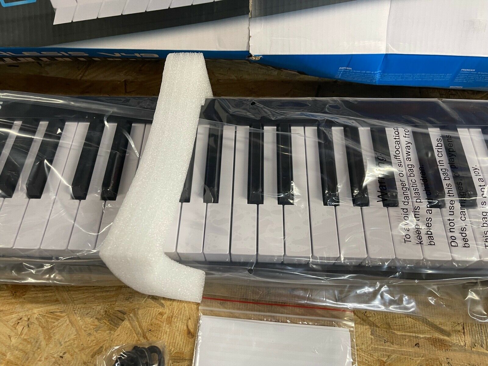 Alesis V49 - 49 Key USB MIDI Keyboard Controller with 8 Backlit Pads New - Fresh Stock Dated December 2025