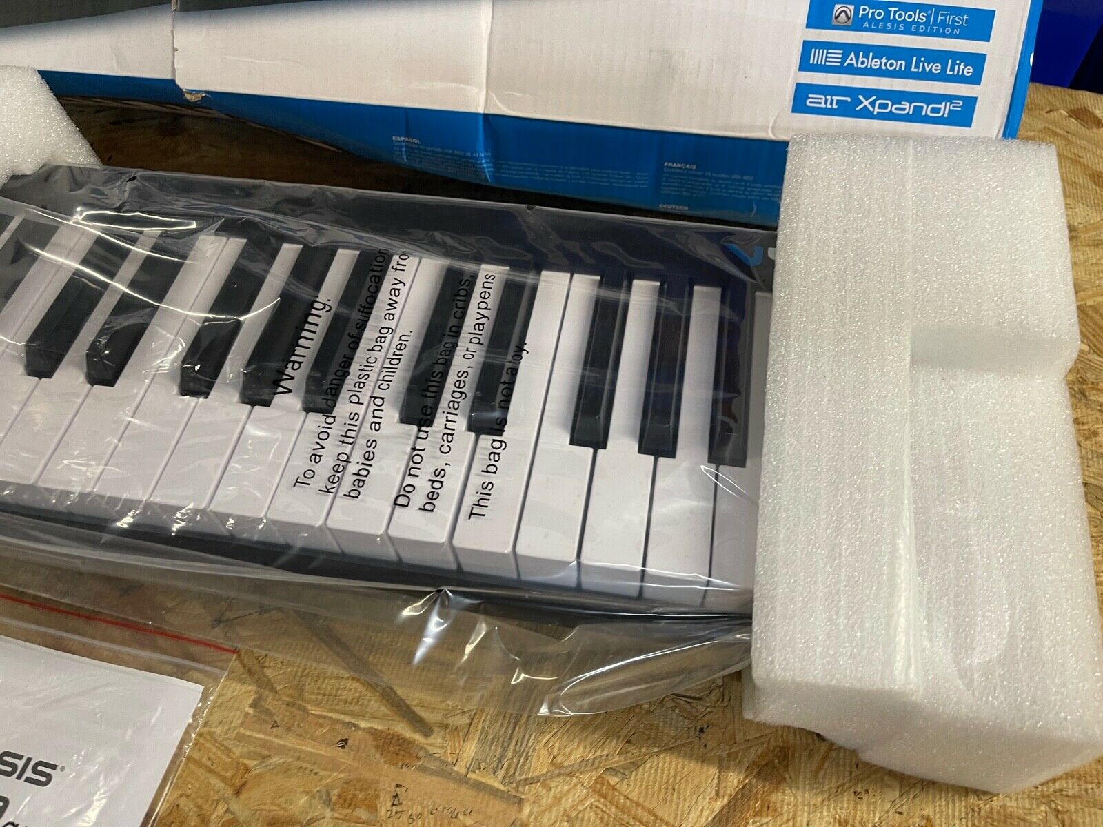 Alesis V49 - 49 Key USB MIDI Keyboard Controller with 8 Backlit Pads New - Fresh Stock Dated December 2025