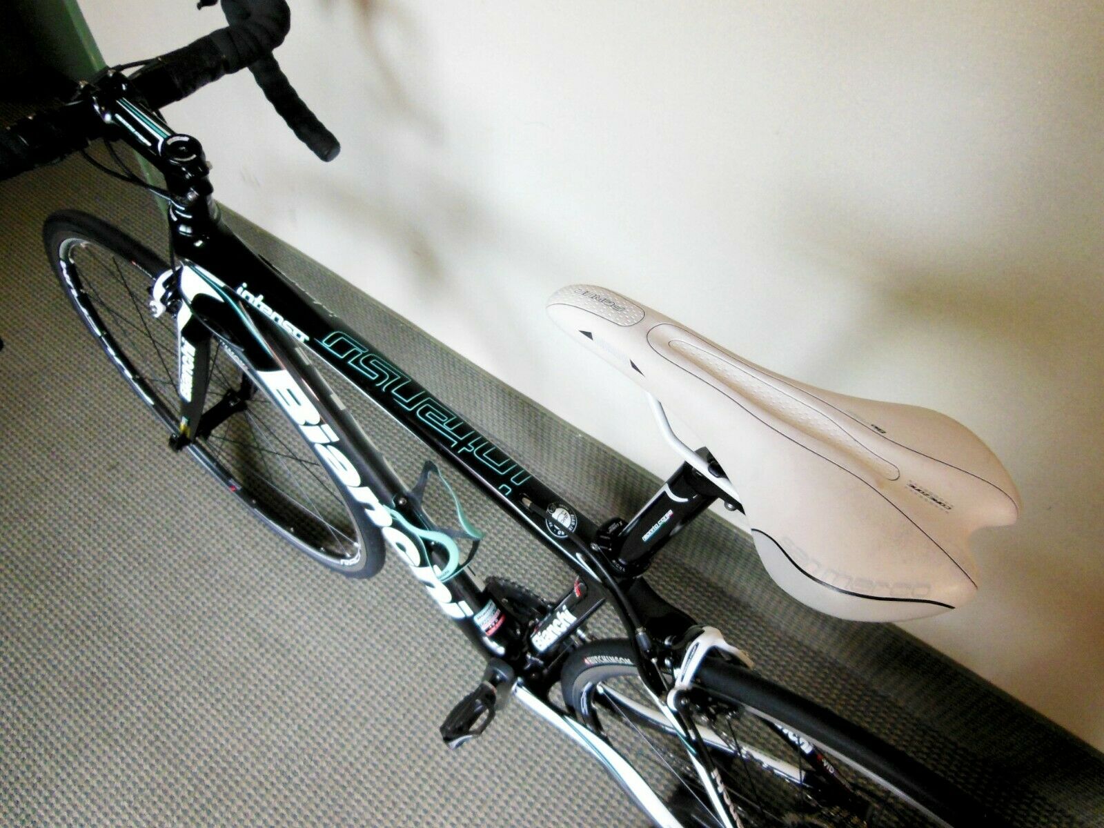 BIANCHI INTENSO BIKE CARBON FIBER MEDIUM FOR RIDERS UP TO 5' 8 FEET HIGH - Fresh Stock Dated December 2025