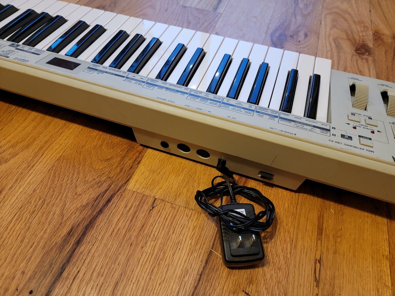YAMAHA CBX-K2 MIDI KEYBOARD CONTROLLER w/ power supply - Fresh Stock Dated December 2025