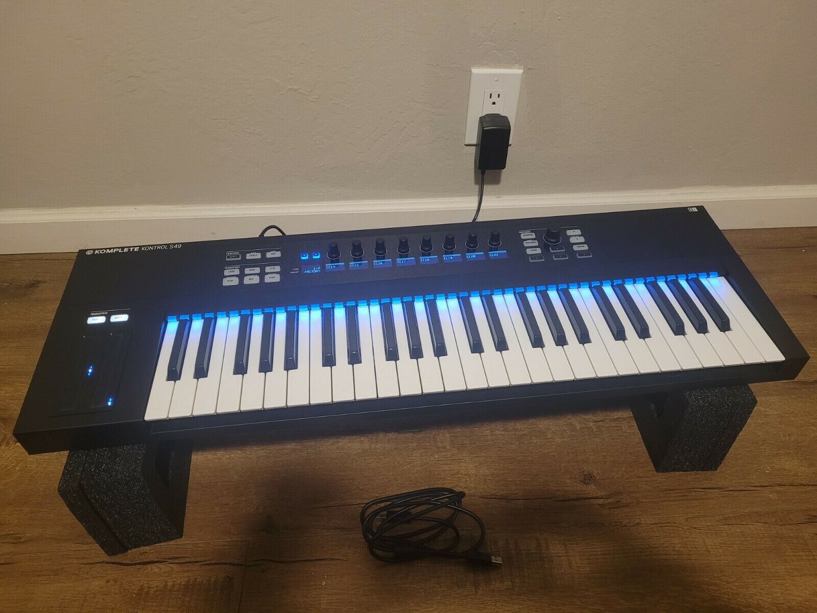 Native Instruments Komplete Kontrol S49 - Fresh Stock Dated December 2025