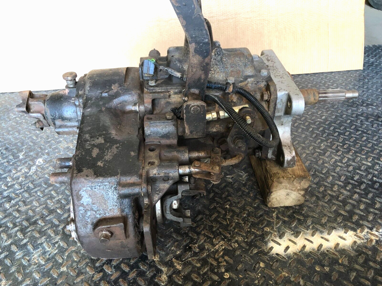 BORG WARNER T150 Transmission and DANA 20 Transfer Case W/CHEVROLET V8 ADAPTER - Fresh Stock Dated December 2025