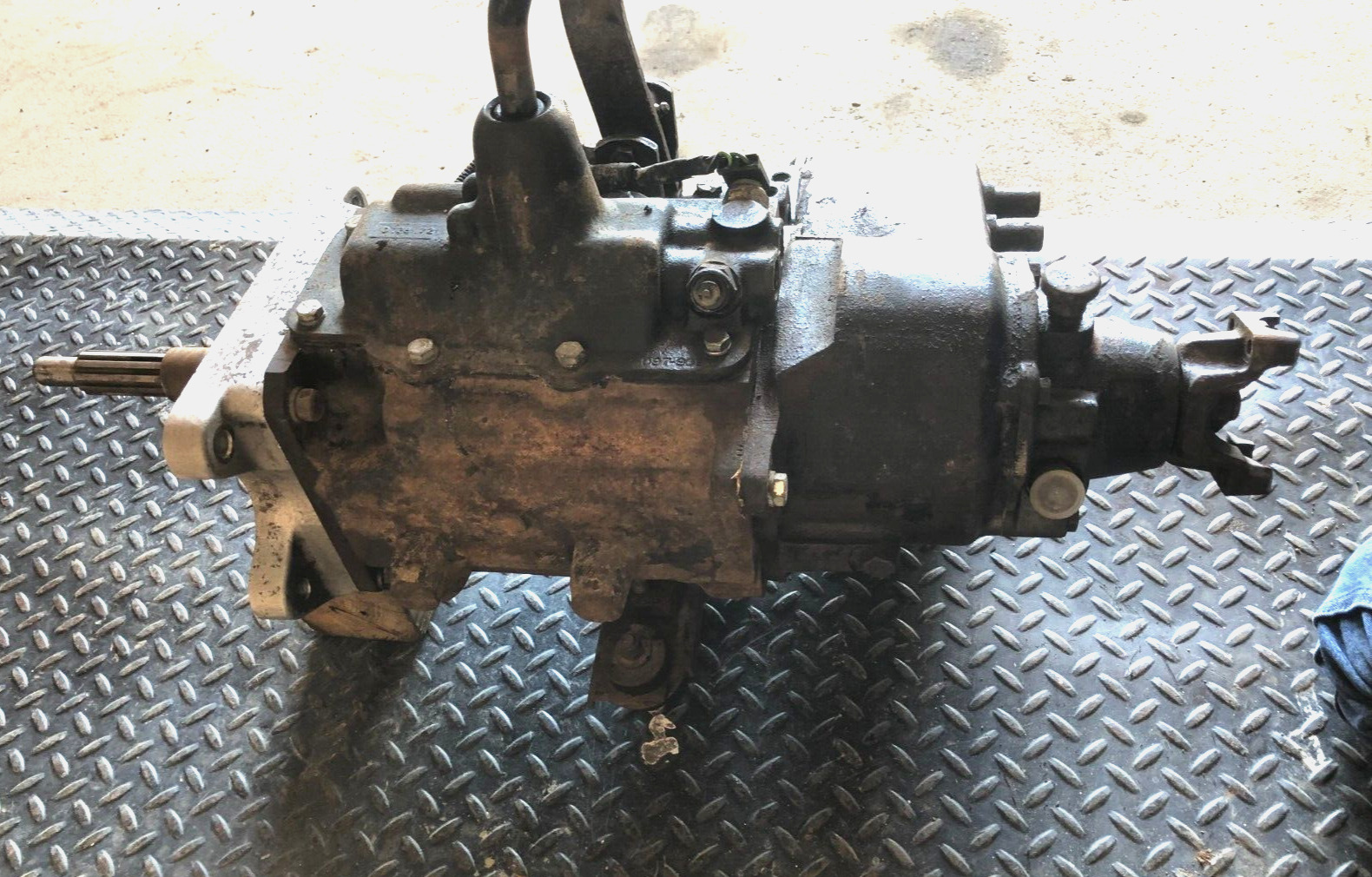 BORG WARNER T150 Transmission and DANA 20 Transfer Case W/CHEVROLET V8 ADAPTER - Fresh Stock Dated December 2025